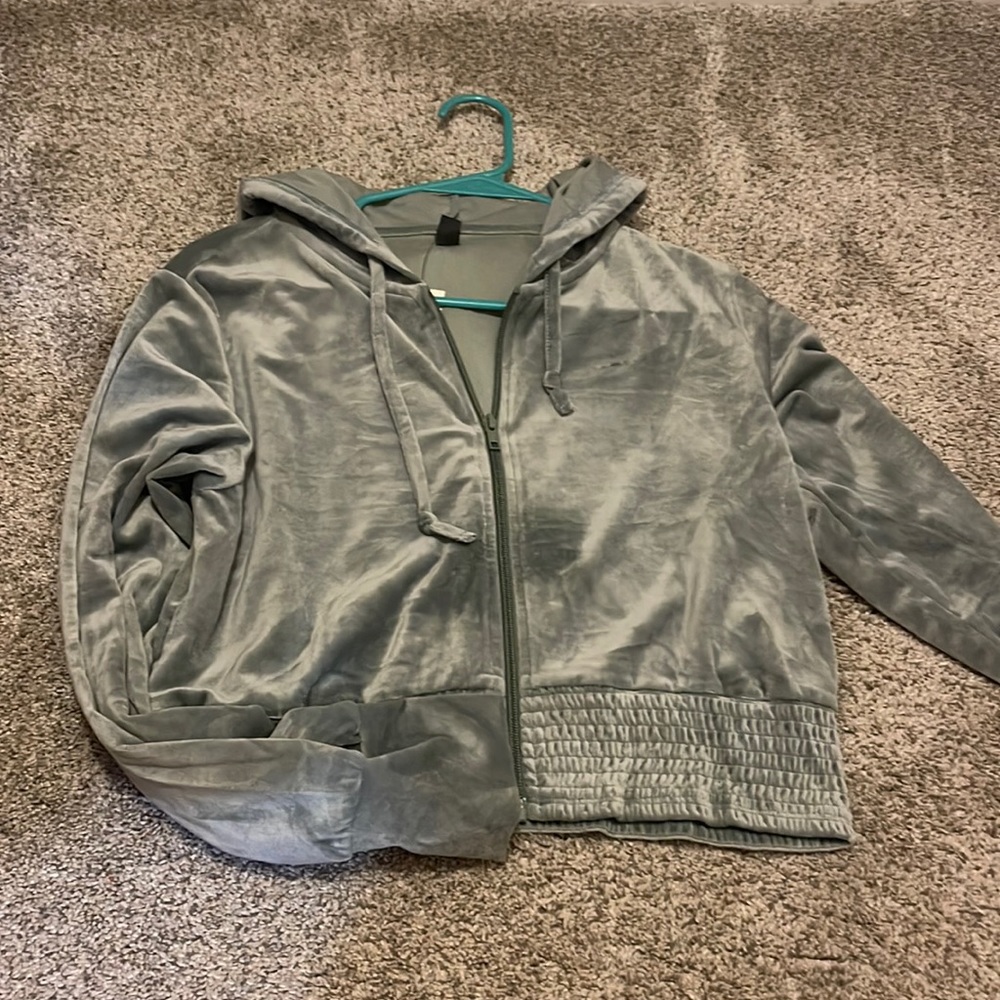 never worn francesca’s velvet jacket size L